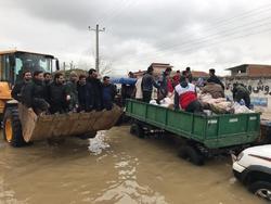 تصاویر سیل سهمگین در اقصی نقاط کشور / مسافران نوروزی در محاصره سیلاب