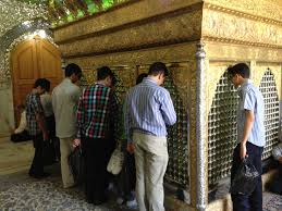 مسافران خارجی در ایام نوروز به زیارت امامزاده می‌آیند