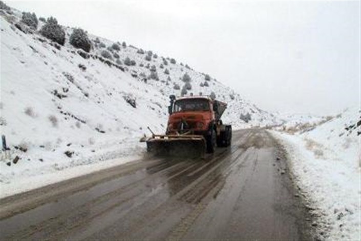 آماده باش۱۲ هزار راهدار در محورهای مواصلاتی/ برفروبی ۴۶۵۵ کیلومتر از جاده‌های کشور در ۲۴ ساعت گذشته