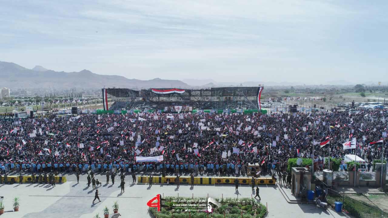 راهپیمایی گسترده یمنی&zwnj;ها در چهارمین سالگرد تجاوز به کشورشان
