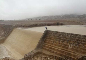 سدهای خاکی دره‎باز و درخت سرریز کرد