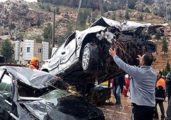 ناپدیدشدن جاده های زنجان زیر مه غلیظ + فیلم