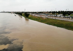 خروج آب کارون از تراز نرمال، آبگرفتگی زیرگذرهای اهواز را به دنبال دارد/لزوم خودداری از نزدیک شدن به بستر رودخانه کارون