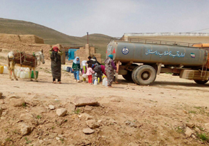 آبرسانی سیار به اهالی روستای چم عالی سامان