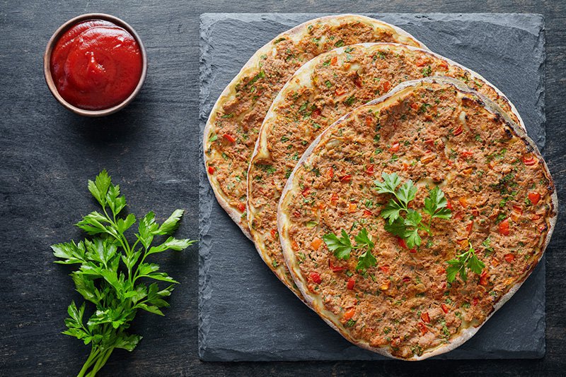 طرز تهیه پیتزا ترکی لهمجون به سبک پیتزافروشیهای استانبول طرز تهیه پیتزا ترکی لهمجون به سبک پیتزافروشیهای استانبول