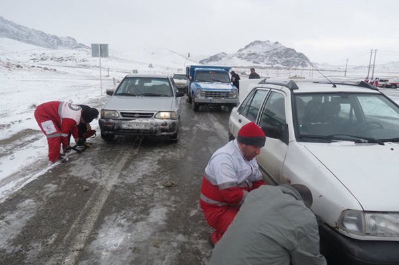 نجات ۲۵۴۵ نفر از برف و کولاک جاده‌های آذربایجان شرقی
