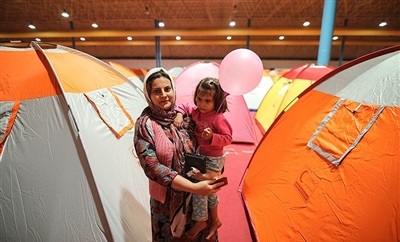 اهدای کتاب و سرگرمی به کودکان سیل‌زده استان گلستان