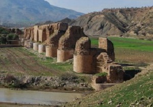 سیلاب خسارت ۲۱ میلیاردی به آثار تاریخی لرستان واردکرده است