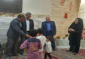 دیدار عیدانه مسئولان شهرستان میبد با کودکان بی سرپرست