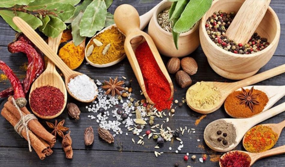۱۰ سوغات خوشمزه و صنایع دستی خراسان/از طلای سرخ تا فیروزه تراشی و ادویه هفت قلم