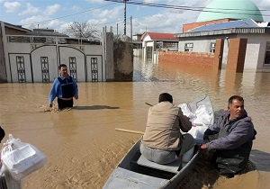 آماده باش کامل یگان ویژه ناجا برای خدکت رسانی به سیل زدگان کشور/ نجات و احیای کودک ۶ ساله توسط مامور یگان ویژه استان فارس/ توزیع روزانه ۱۵۰۰ قلم غذای گرم به سیل زدگان