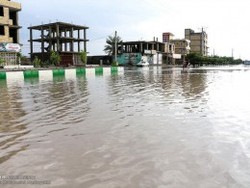 مشارکت فعالان اجتماعی در مقابله با آبگرفتگی منازل در فسا