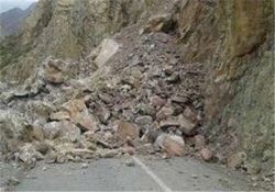 ریزش ناگهانی کوه حادثه ساز شد + فیلم