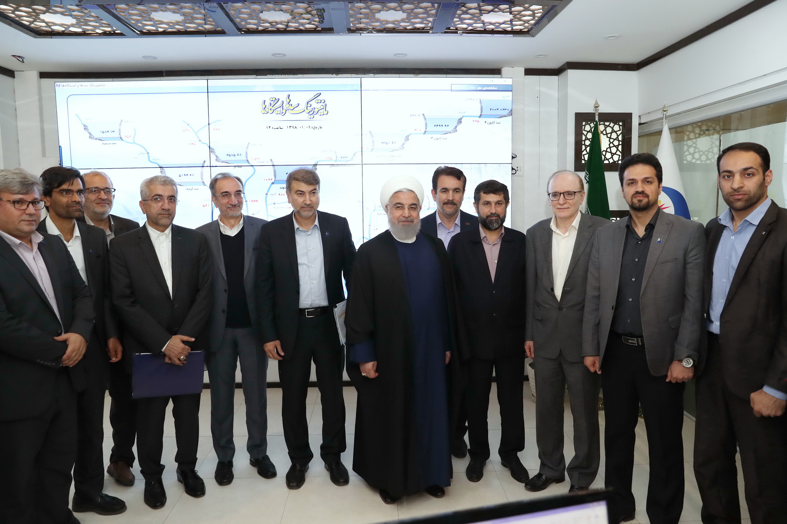بازدید رئیس جمهور از مرکز مانیتورینگ سازمان آب و برق خوزستان