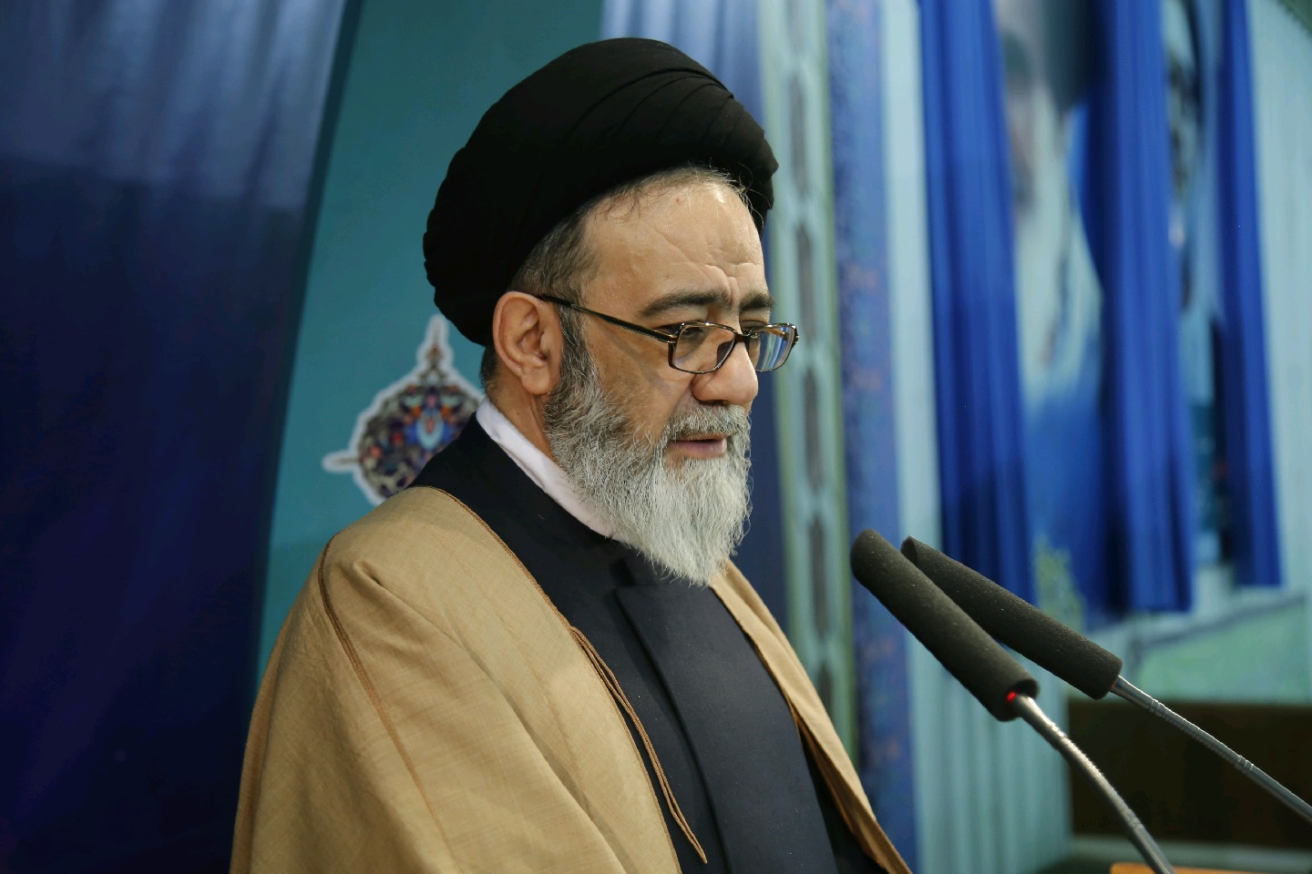 مقابله با تحریم‌های دشمنان، وظیفه همگانی است