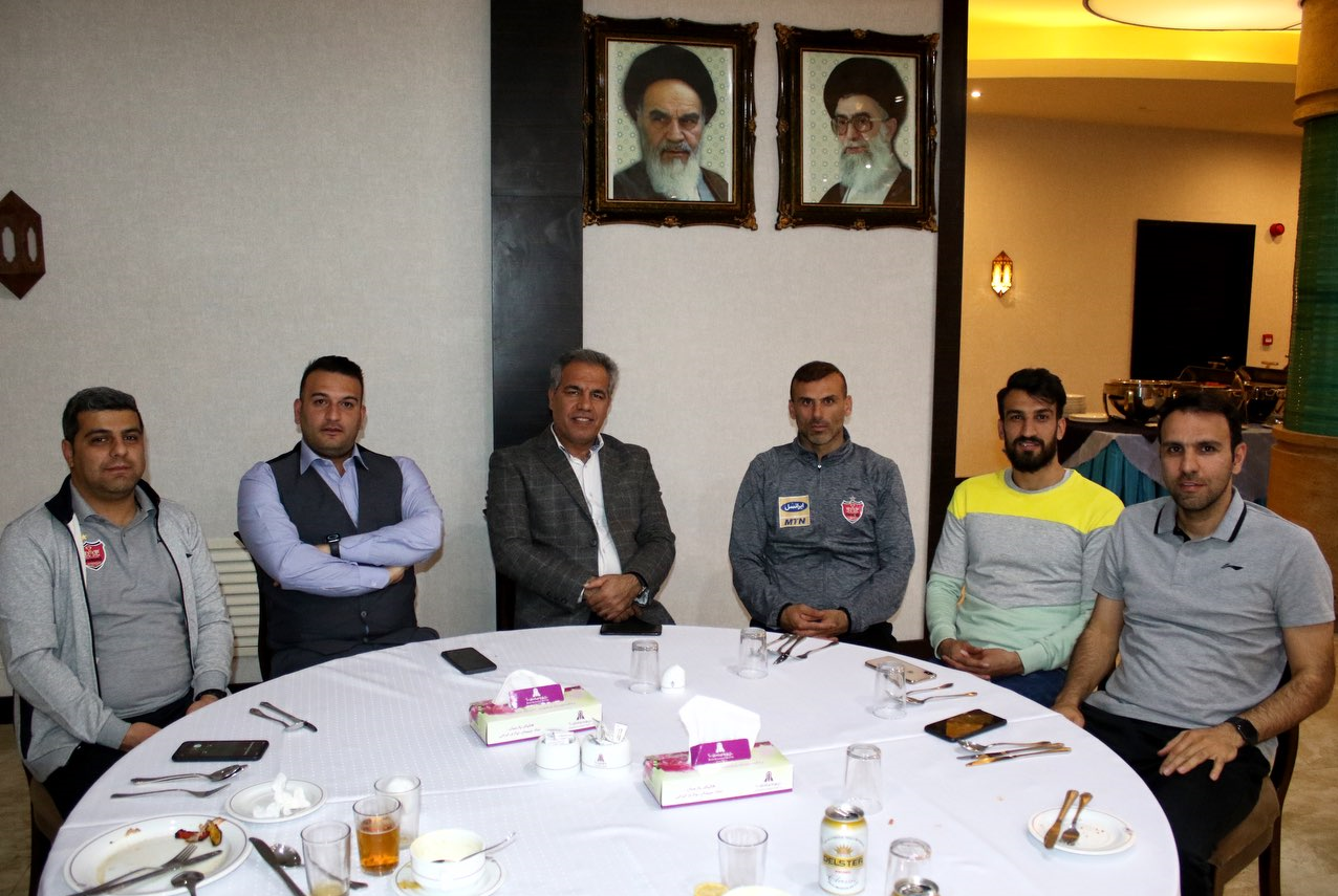 دیدار مدیرعامل پرسپولیس با سرخپوشان در اردوی شهرآورد ۸۹
