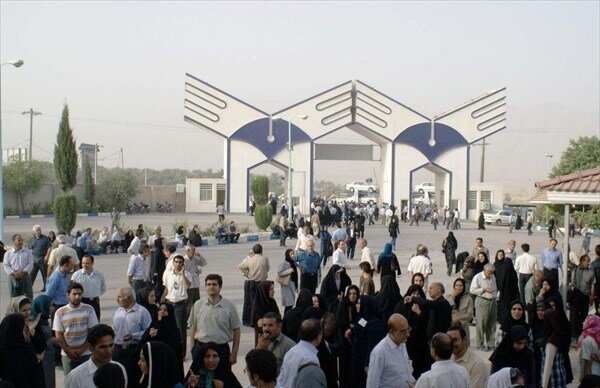 هیچ کس با صندلی فروشی موفق به ثبت نام در دانشگاه آزاد نشد