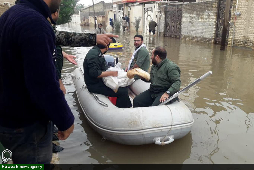 خدمت&zwnj;رسانی بی وقفه طلاب خواهران در آبگرتگی&zwnj;های اهواز