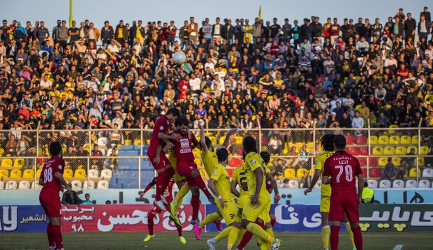 لغو دیدار تیم‌های شهرداری ماهشهر و پرسپولیس به دلیل آلودگی هوا صحت ندارد