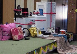 اهدای ۱۸ سری جهیزیه به نوعروسان نیازمند توسط خیر اصفهانی