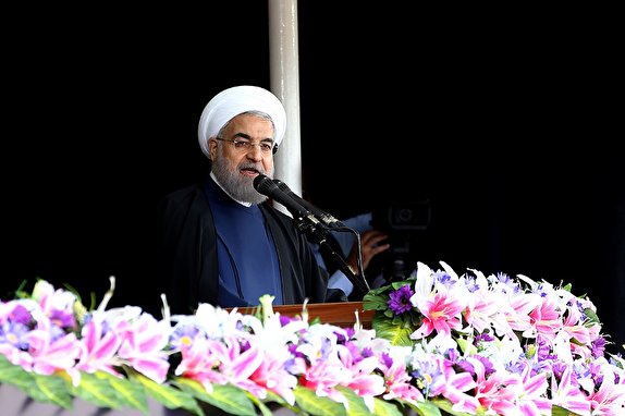 منبع بزرگ ذخیره نفتی را با ۵۳ میلیارد بشکه کشف کردیم/ علی&zwnj;رغم سختی&zwnj;ها حقوق کارمندان را ۱۵ درصد اضافه می&zwnj;کنیم
