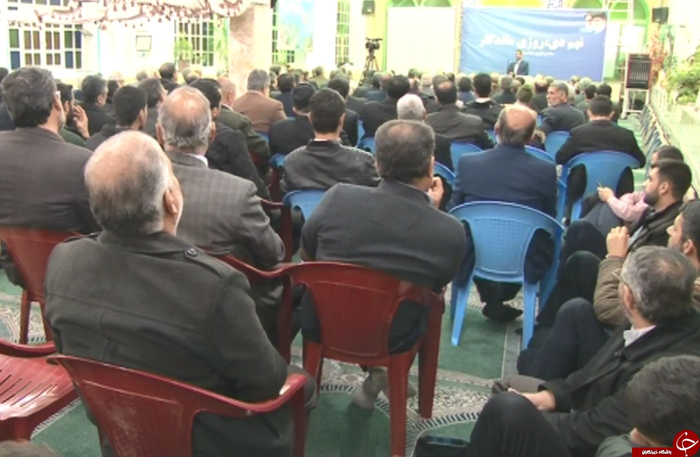 استمرار گرامیداشت ۹ دی  با حضور گسترده مردم  استان مرکزی