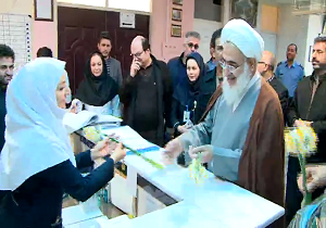 دیدار امام جمعه قزوین با پرستاران بیمارستان ۲۲ بهمن
