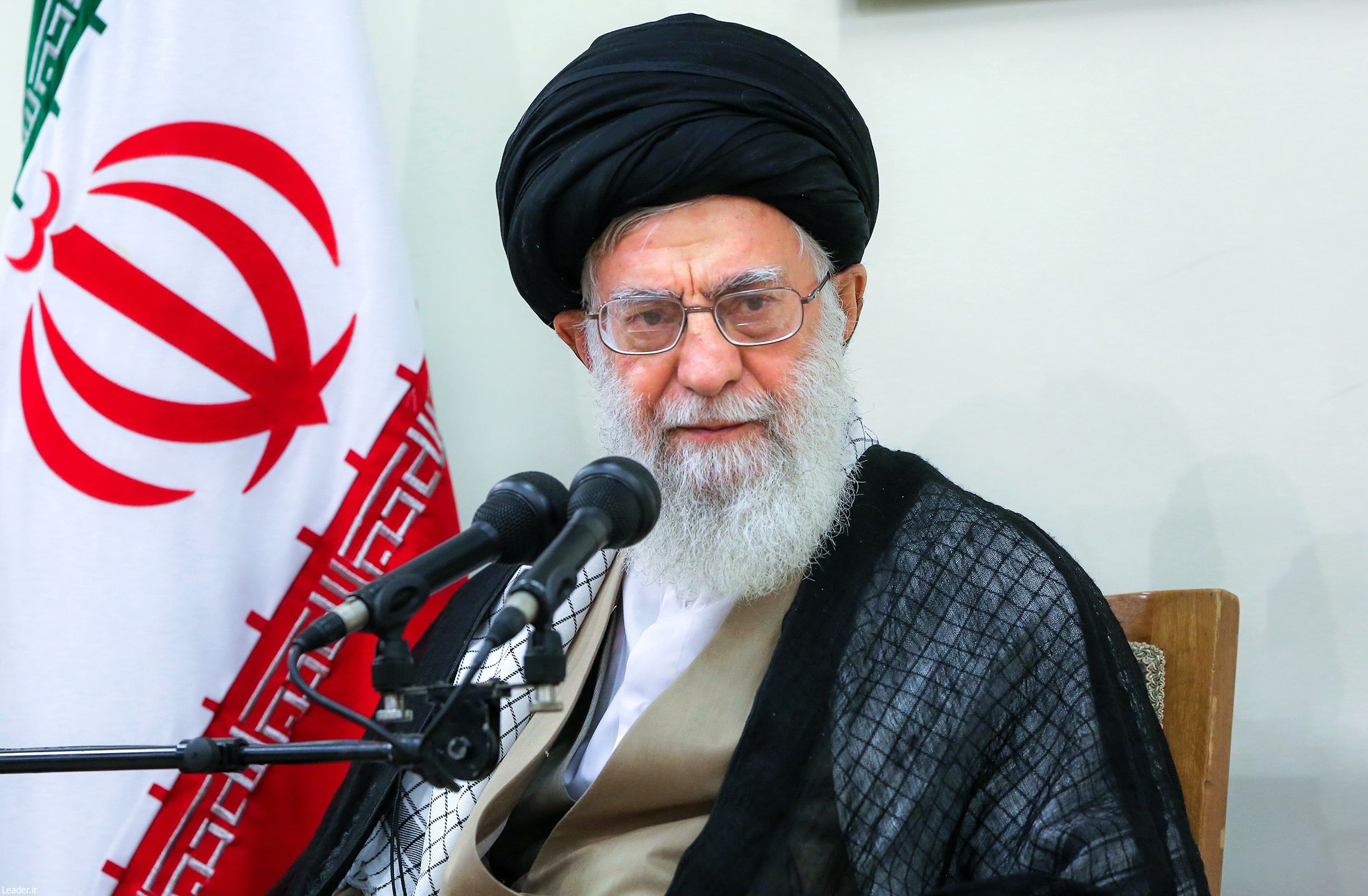 پاسخ صریح رهبر انقلاب به توییت ترامپ: شما غلط می‌کنید!