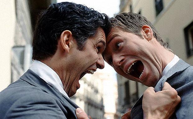 آیا پس از دعوا باید با لباس پاره وخونی به پزشکی قانونی مراجعه کرد؟