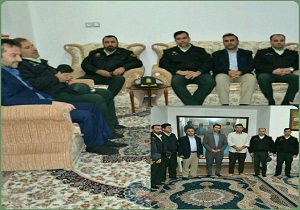 حضور فرمانده انتظامی رامهرمز در منزل شهید مجید عباسی