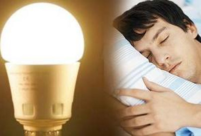 خوابیدن با چراغ روشن ممنوع/ بدترین روش خوابیدن در شب، چراغ روشن گذاشتن است