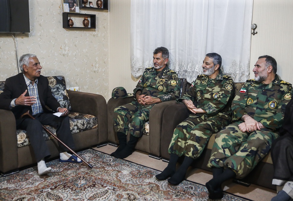 امیر سرلشکر موسوی با خانواده شهید اسماعیل&zwnj;پور و جانباز شفیعی&zwnj;اصل دیدار کرد