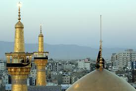 تعویض پرچم گنبد حرم منور رضوی؛ حرم امام رضا(ع) سوگوار شهادت سپهبد سلیمانی