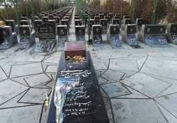 حضور خبرنگاران بر مزار شهیدهمدانی در روز شهات سردارسلیمانی