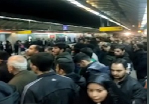 شعار مرگ بر اسرائیل و مرگ بر آمریکای مردم در متروی تهران + فیلم