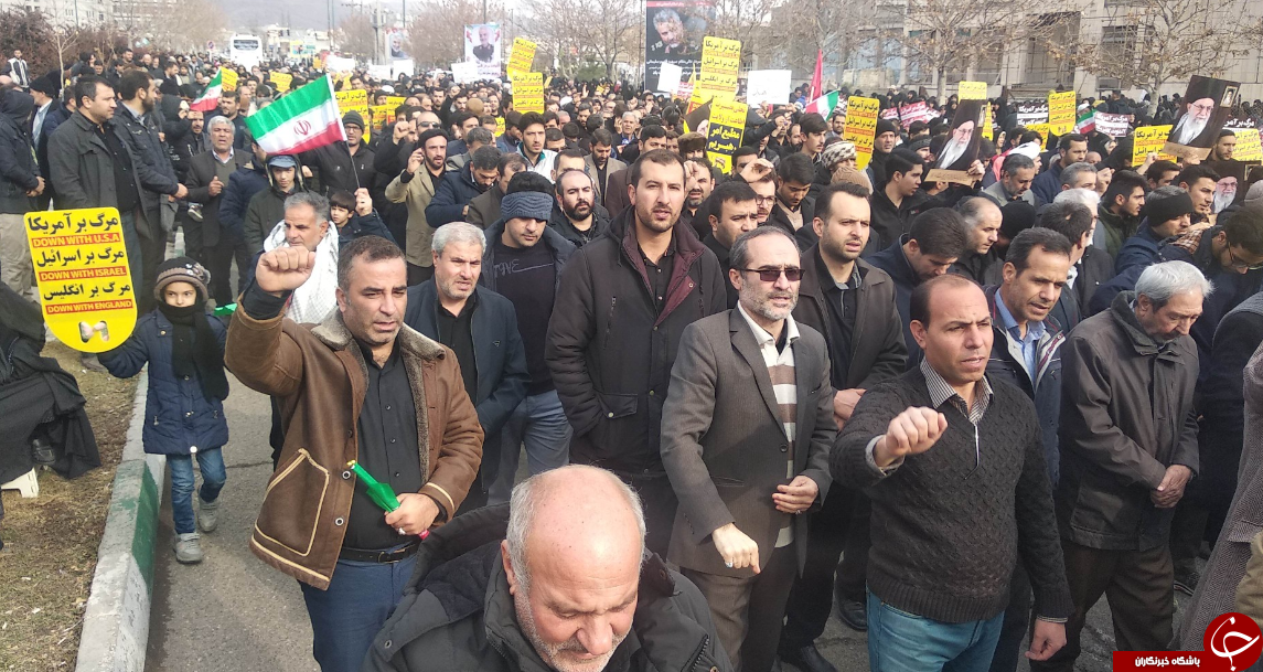 راهپیمایی نمازگزاران زنجانی در محکومیت جنایت تروریستی آمریکا در به شهادت رساندن سردار سلیمانی + تصاویر