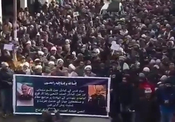 کار زیبای شهید سردار سلیمانی در وسط نماز + فیلم
