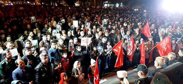 تجمع مردم و مسئولان لارستان در پی شهادت سردار سلیمانی