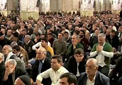 واکنش زائران حرم رضوی لحظه اعلام خبر شهادت سردار سلیمانی در مراسم دعای ندبه + فیلم