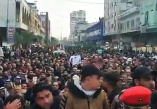 حضور پرشور و باشکوه مردم عراق در تشيع پیکر مطهر شهید قاسم سلیمانی + فیلم
