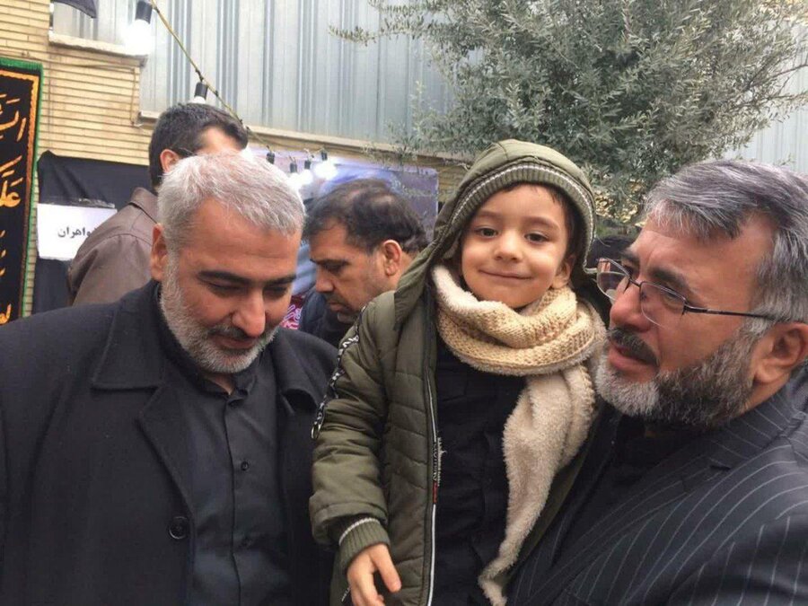 فرزندخردسال شهيد حججی در منزل سردار شهيد قاسم سليماني
