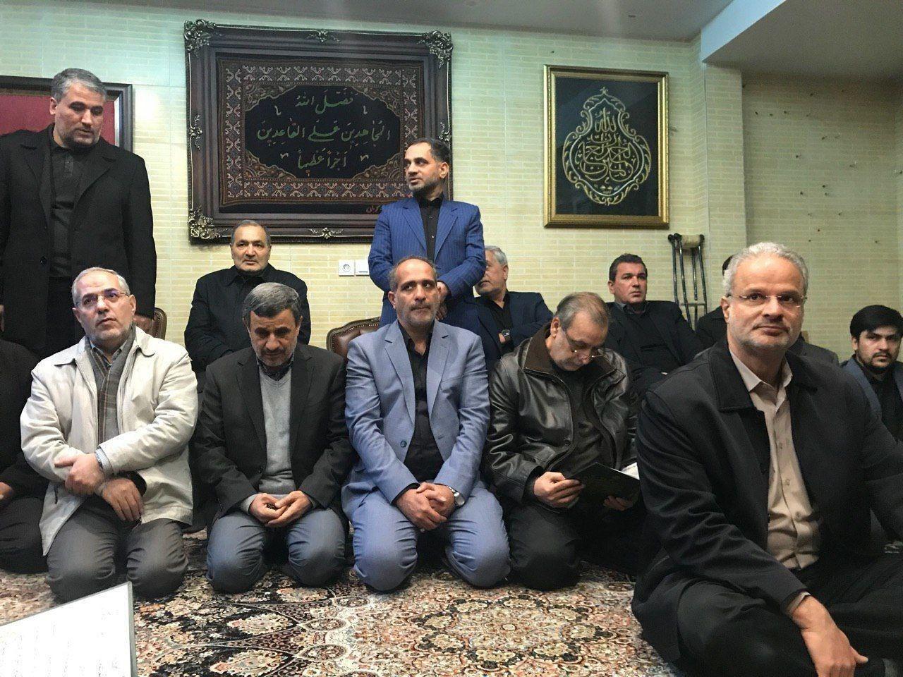 حضور محمود احمدی&zwnj;نژاد در منزل سردار شهید حاج قاسم سلیمانی+عکس