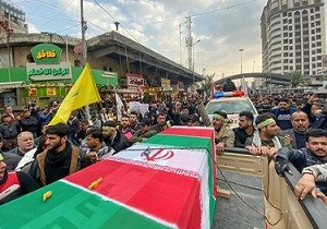 بدرقه بی نظیر پیکر سردار شهید  حاج قاسم سلیمانی و همرزمانش در کشور عراق + فیلم