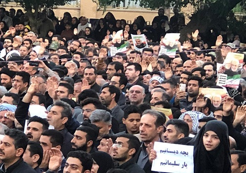 برپایی دسته‌های عزاداری در مسیر تشییع سردار سلیمانی