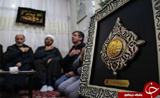 اهداء نشان متبرک به خانواده شهید مظفری نیا