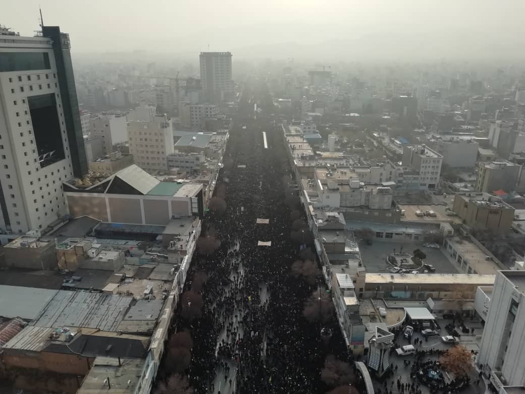 آغاز مراسم تشییع پیکر پاک سردار شهید سلیمانی و همراهانش در مشهدالرضا