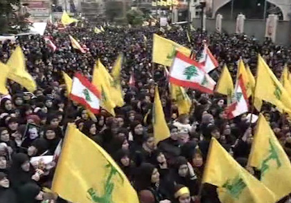 طنین انداز شدن شعار «حاج قاسم شهادتت مبارک» در ضاحیه لبنان + فیلم