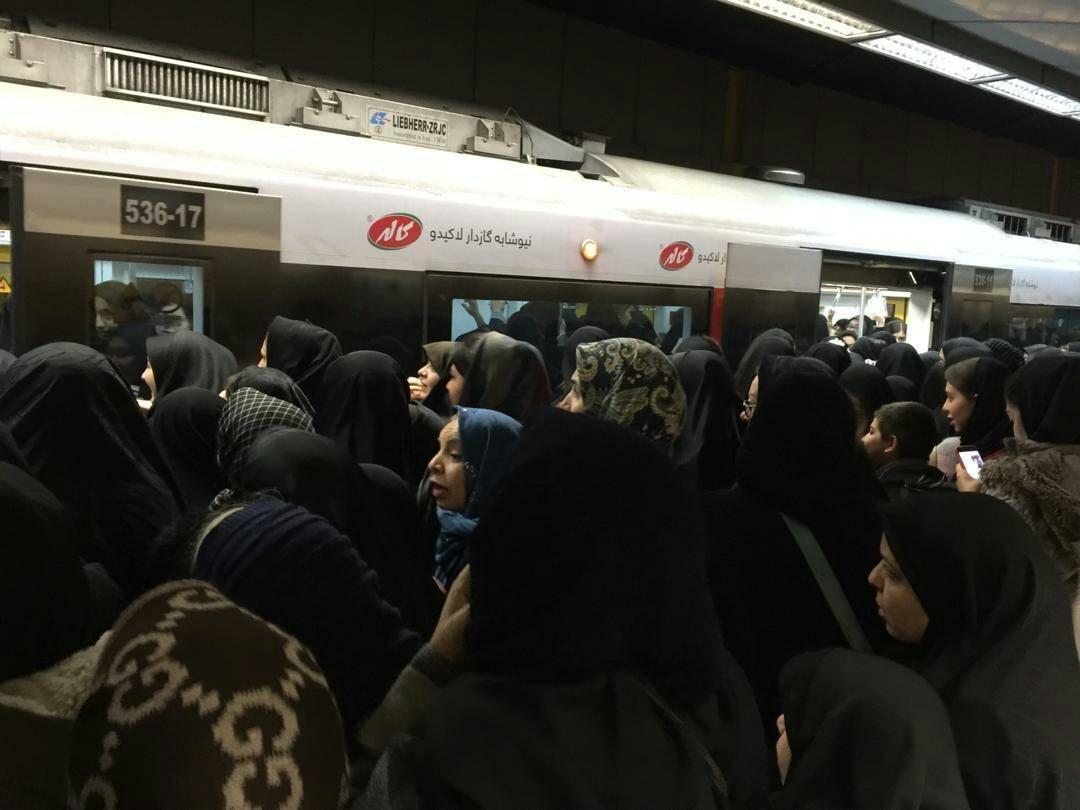 انبوه جمعیت در ایستگاه&zwnj;های مترو تهران