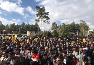 آغاز تجمع مردم انقلابی زاهدان در تجدید بیعت با رهبری و پاسداشت خون شهید سلیمانی