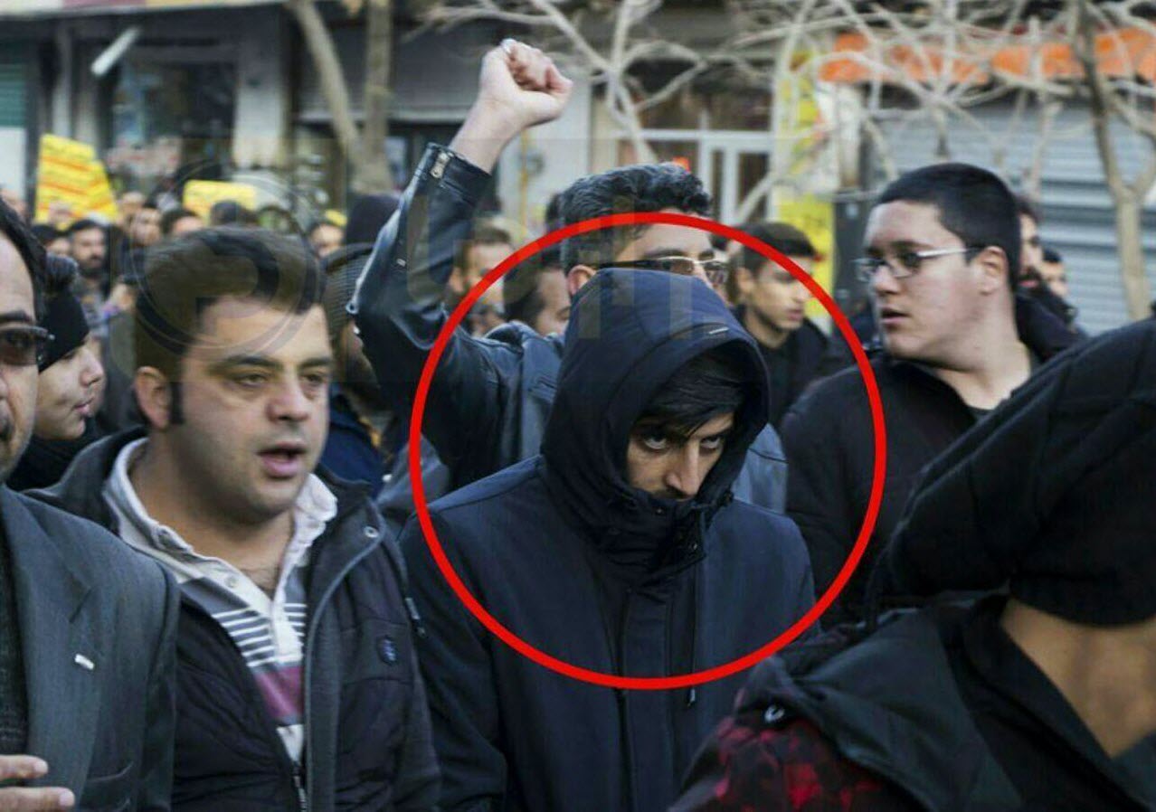 حضور چهرهها در مراسم تشییع پیکر سپهبد شهید قاسم سلیمانی حضور چهرهها در مراسم تشییع پیکر سپهبد شهید قاسم سلیمانی